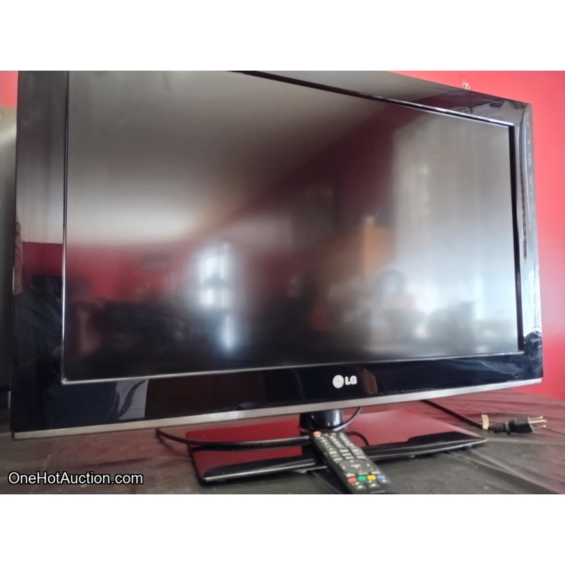 32 Inch LG TV w/remote