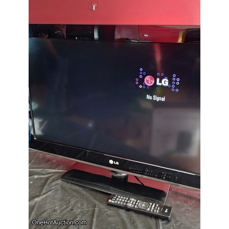 32 Inch LG TV w/remote